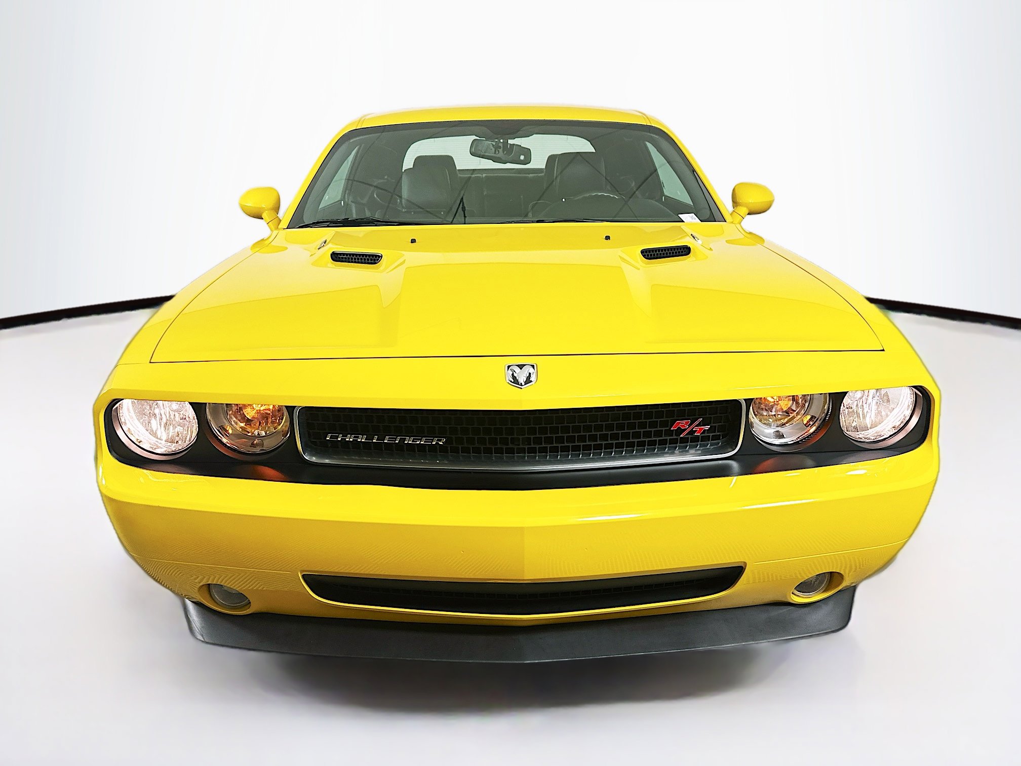 Used 2010 Dodge Challenger R/T RWD image 2