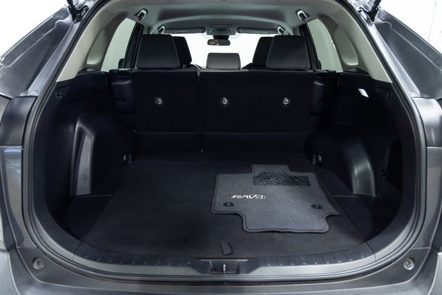 Used 2022 Toyota RAV4 XLE FWD image 9