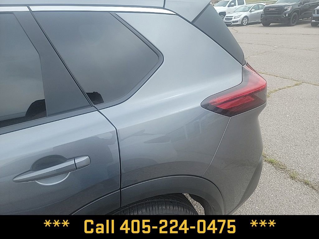 Used 2023 Nissan Rogue SV image 9