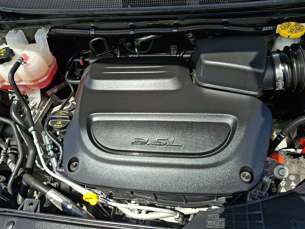 Used 2025 Chrysler Pacifica Limited FWD image 30