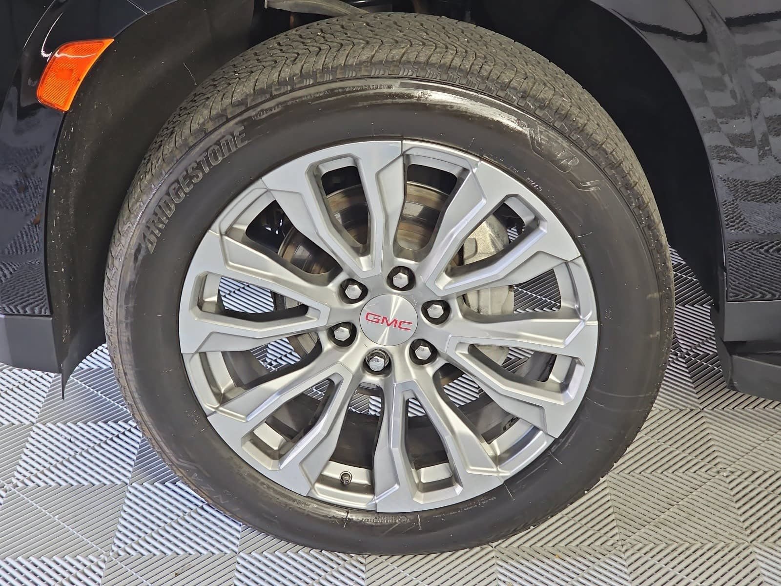 Used 2023 GMC Yukon XL Denali AWD/4WD image 10