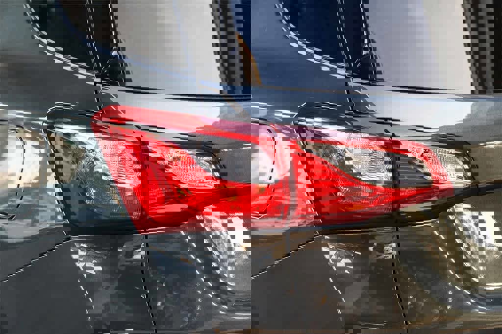 Used 2020 Chevrolet Equinox LS w/ LS Convenience Package image 9