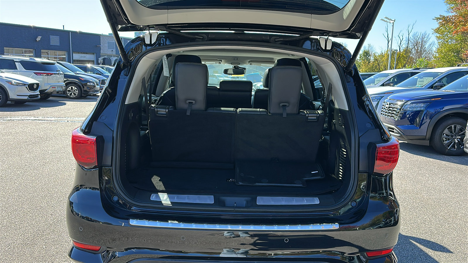 Used 2019 INFINITI QX60 Luxe w/ Sensory Package AWD/4WD image 7