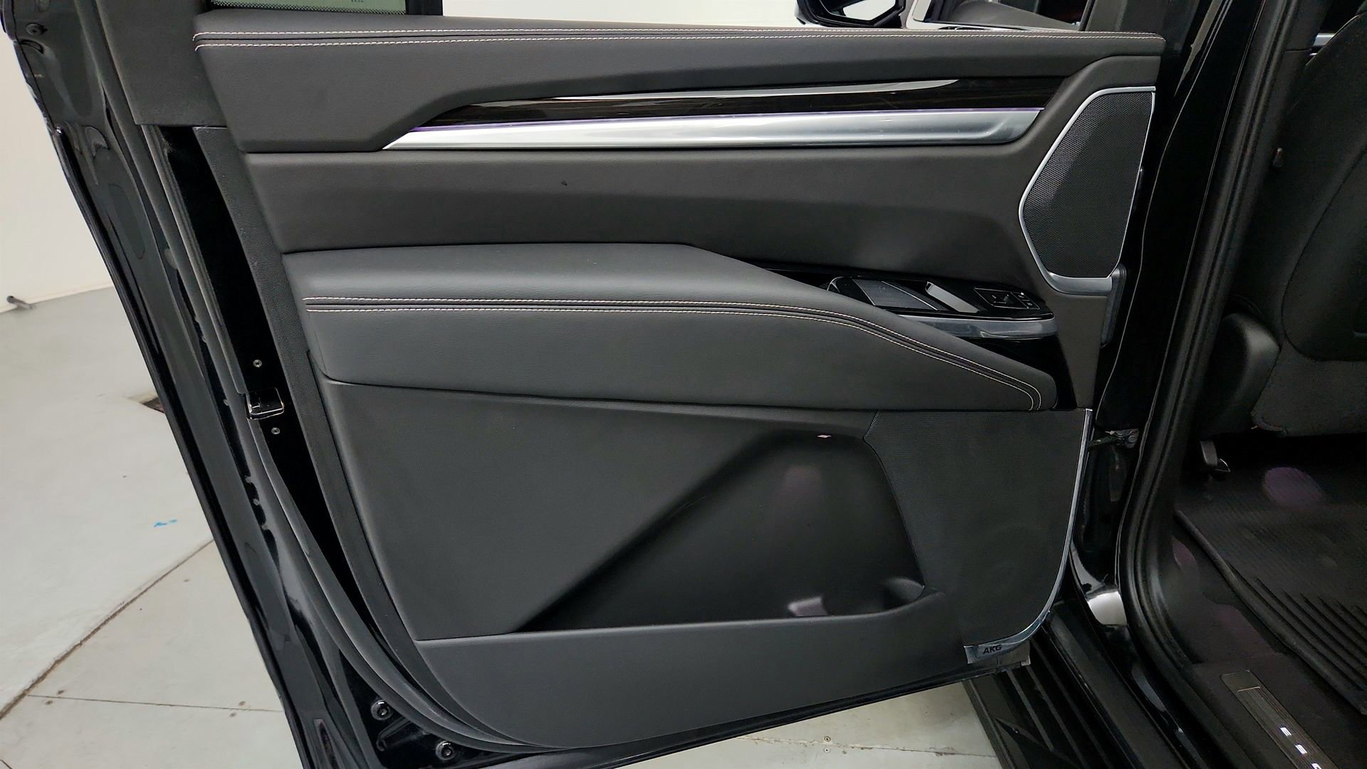 Certified 2025 Cadillac Escalade ESV Premium Luxury w/ LPO, Floor Liner Package AWD/4WD image 22