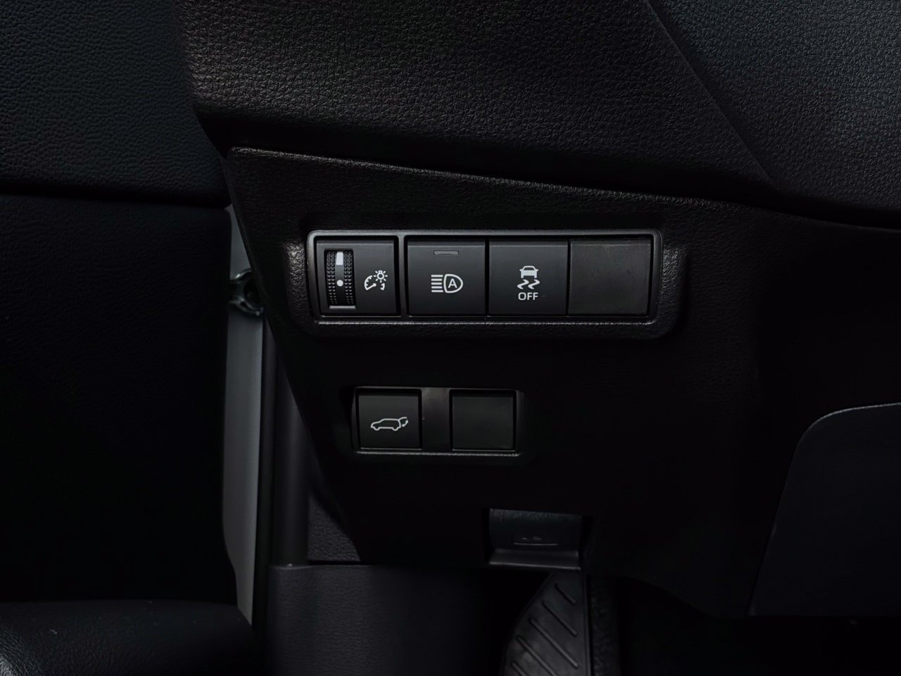 New 2026 Toyota Corolla Cross XLE FWD image 23