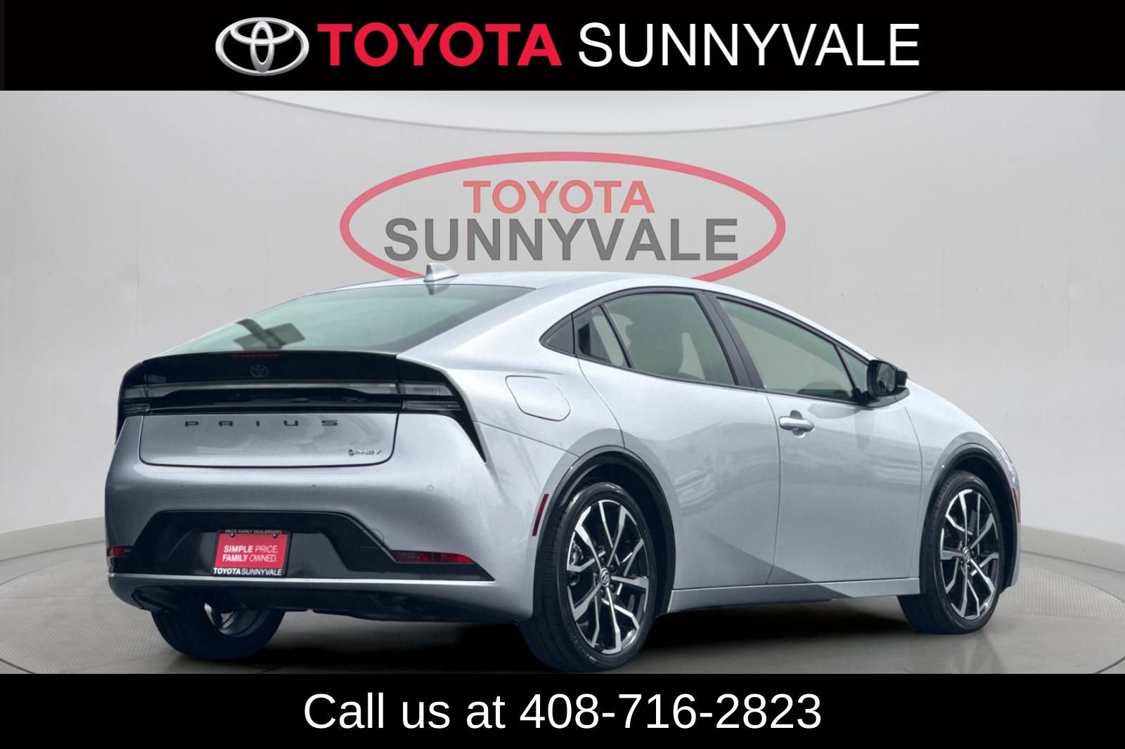 Used 2025 Toyota Prius Plug-In Hybrid video 3