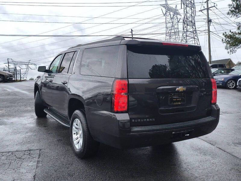 Used 2018 Chevrolet Suburban LT w/ Luxury Package image 6