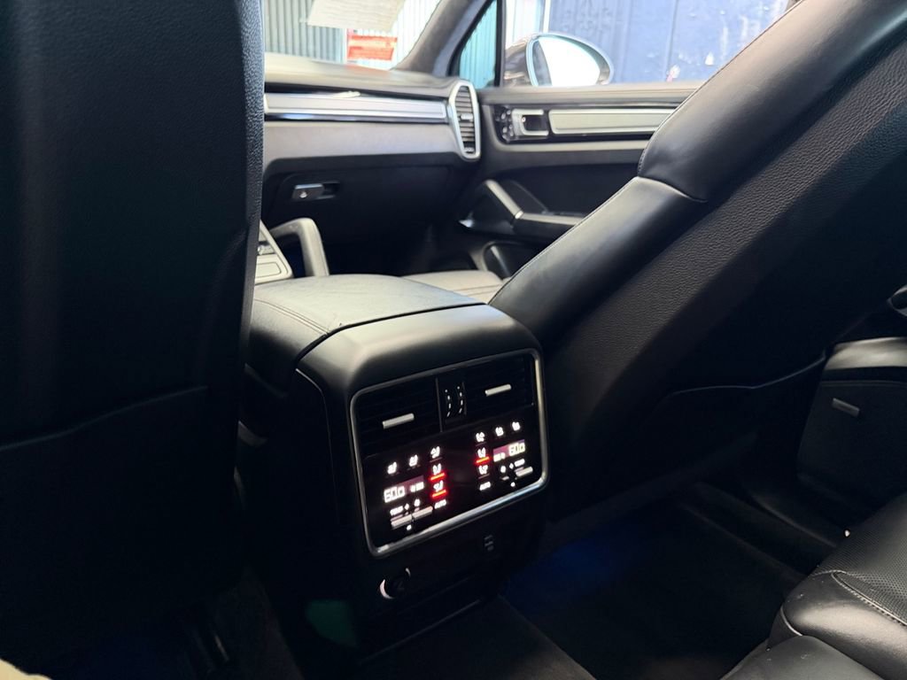 Used 2019 Porsche Cayenne Turbo AWD/4WD image 16