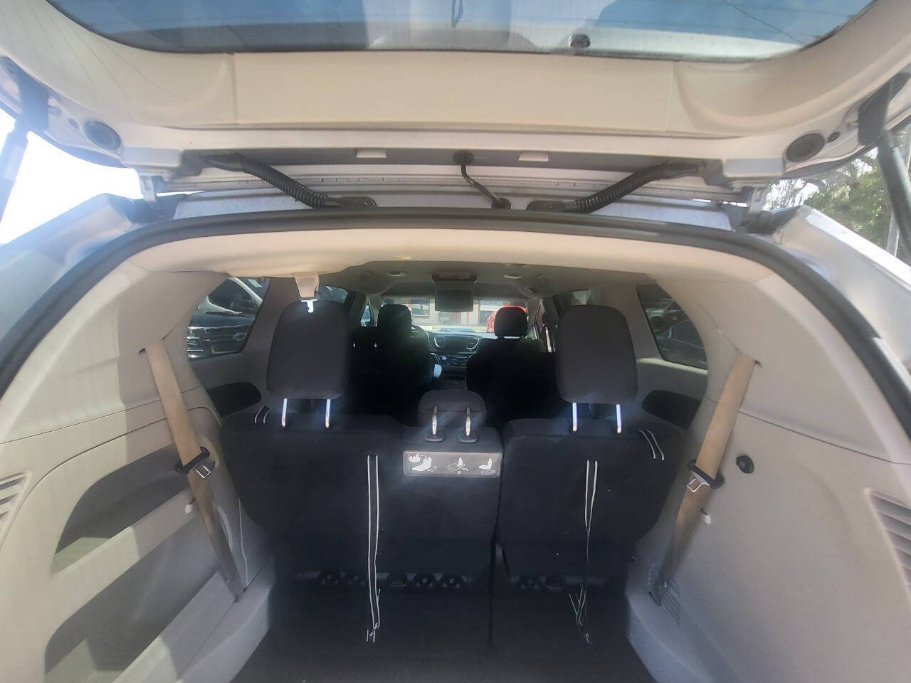 Used 2017 Chrysler Pacifica Touring w/ Tire & Wheel Group FWD image 32