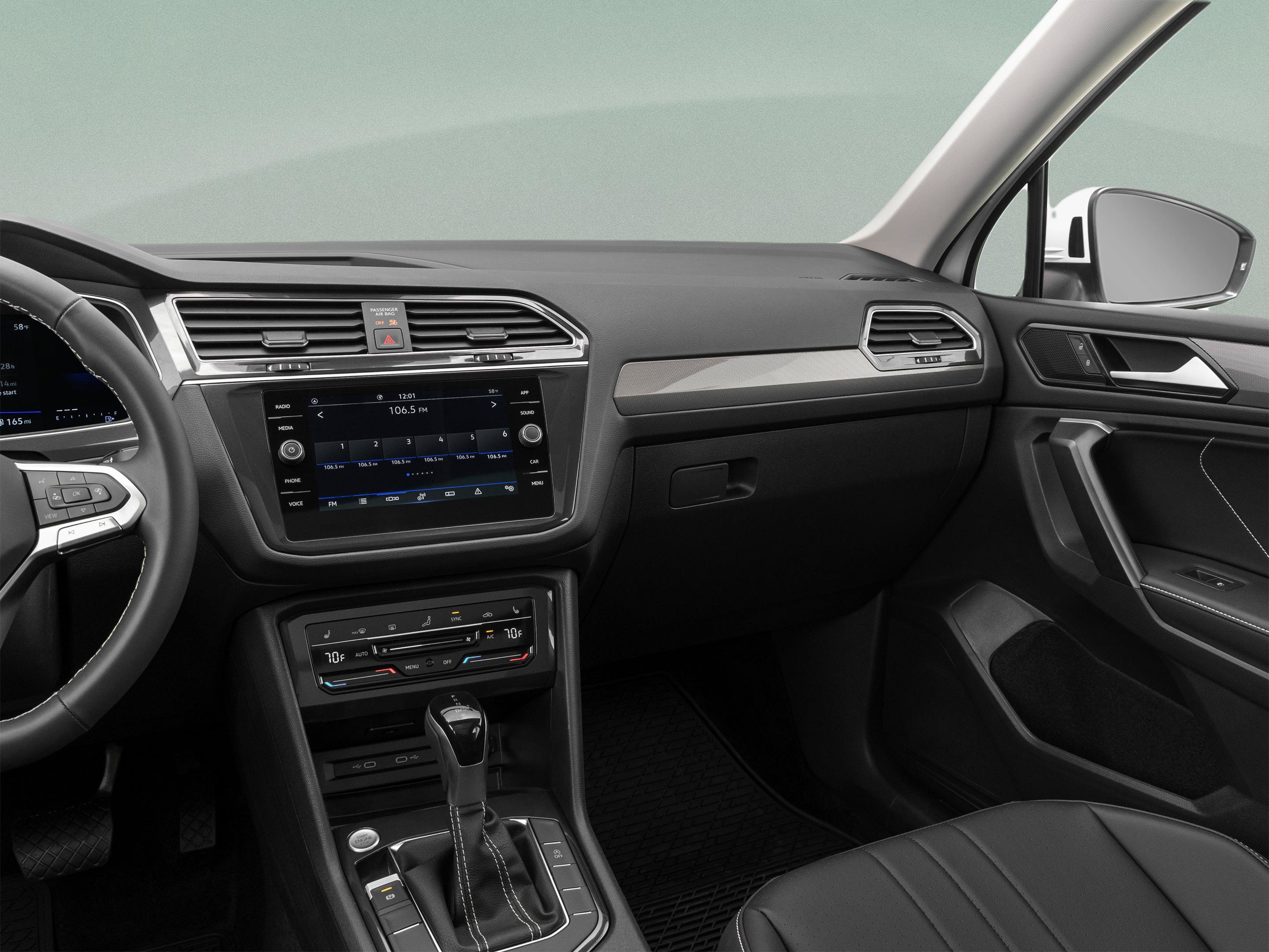 Used 2024 Volkswagen Tiguan SE w/ Panoramic Sunroof Package FWD image 43
