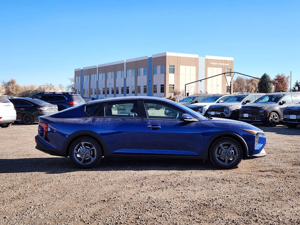 New 2025 Kia K4 LXS image 2