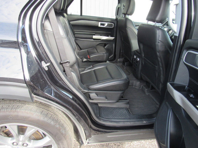 Used 2022 Ford Explorer XLT w/ Equipment Group 202A image 18