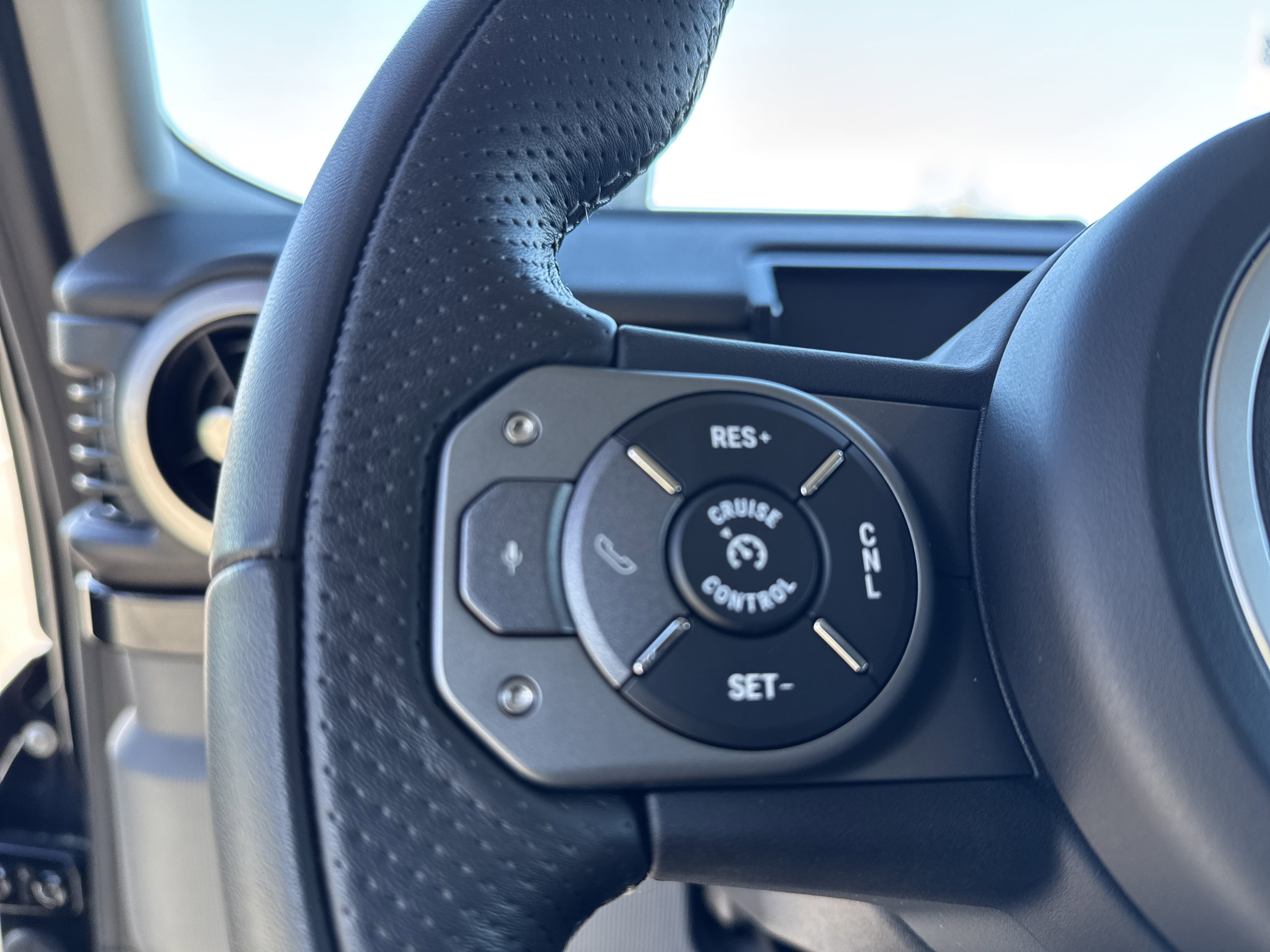 Used 2024 INEOS Grenadier Fieldmaster Edition image 19