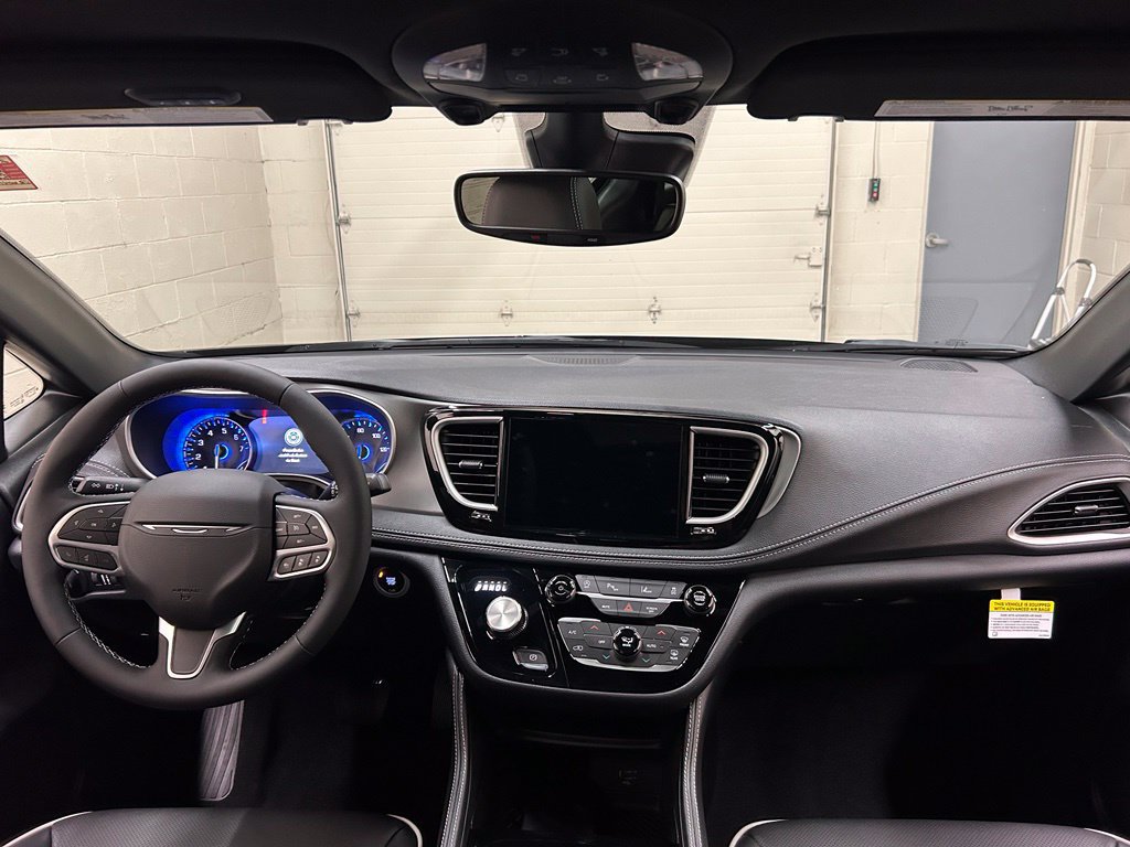 New 2027 Chrysler Pacifica Limited FWD image 20