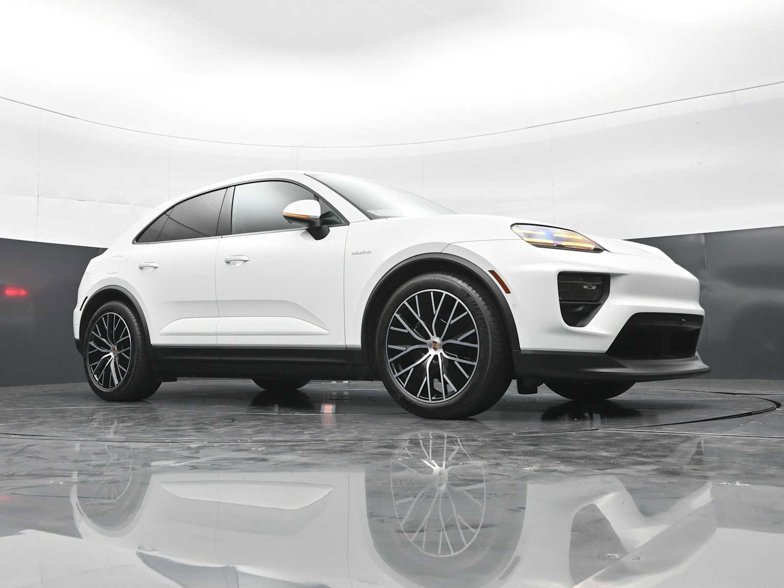 Certified 2025 Porsche Macan Electric RWD image 43