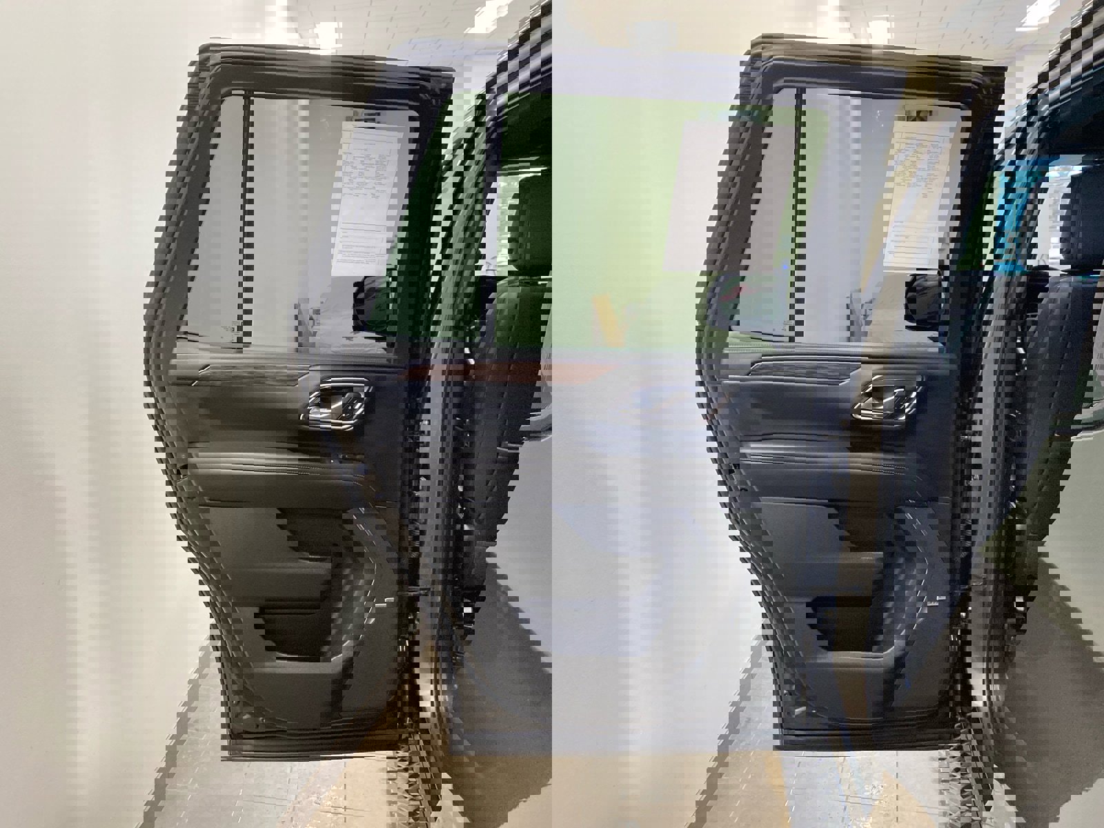 Used 2021 Chevrolet Tahoe Z71 w/ Z71 Signature Package image 8