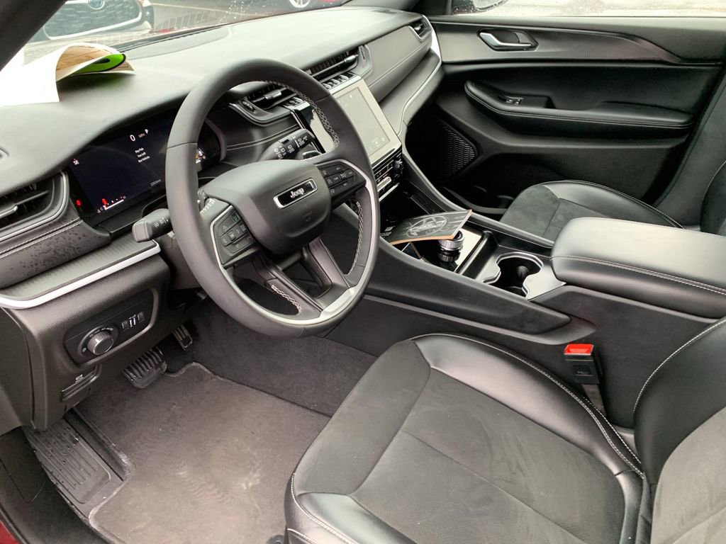 Used 2024 Jeep Grand Cherokee Altitude image 10