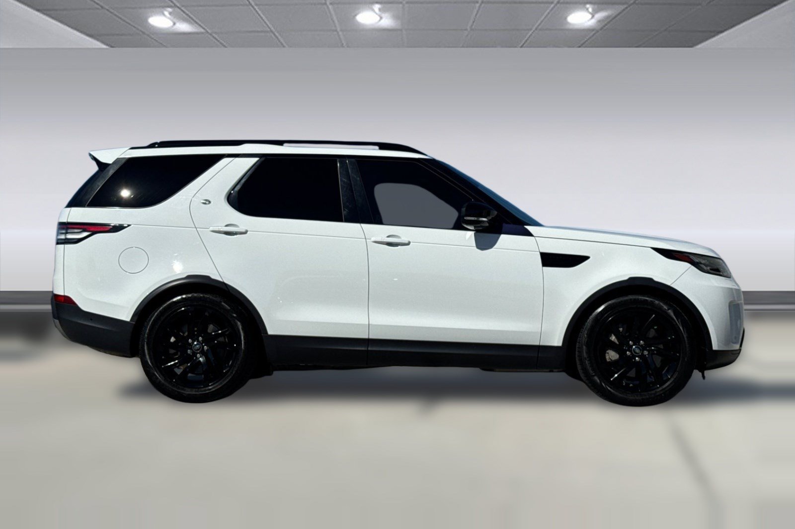 Used 2019 Land Rover Discovery SE AWD/4WD image 7