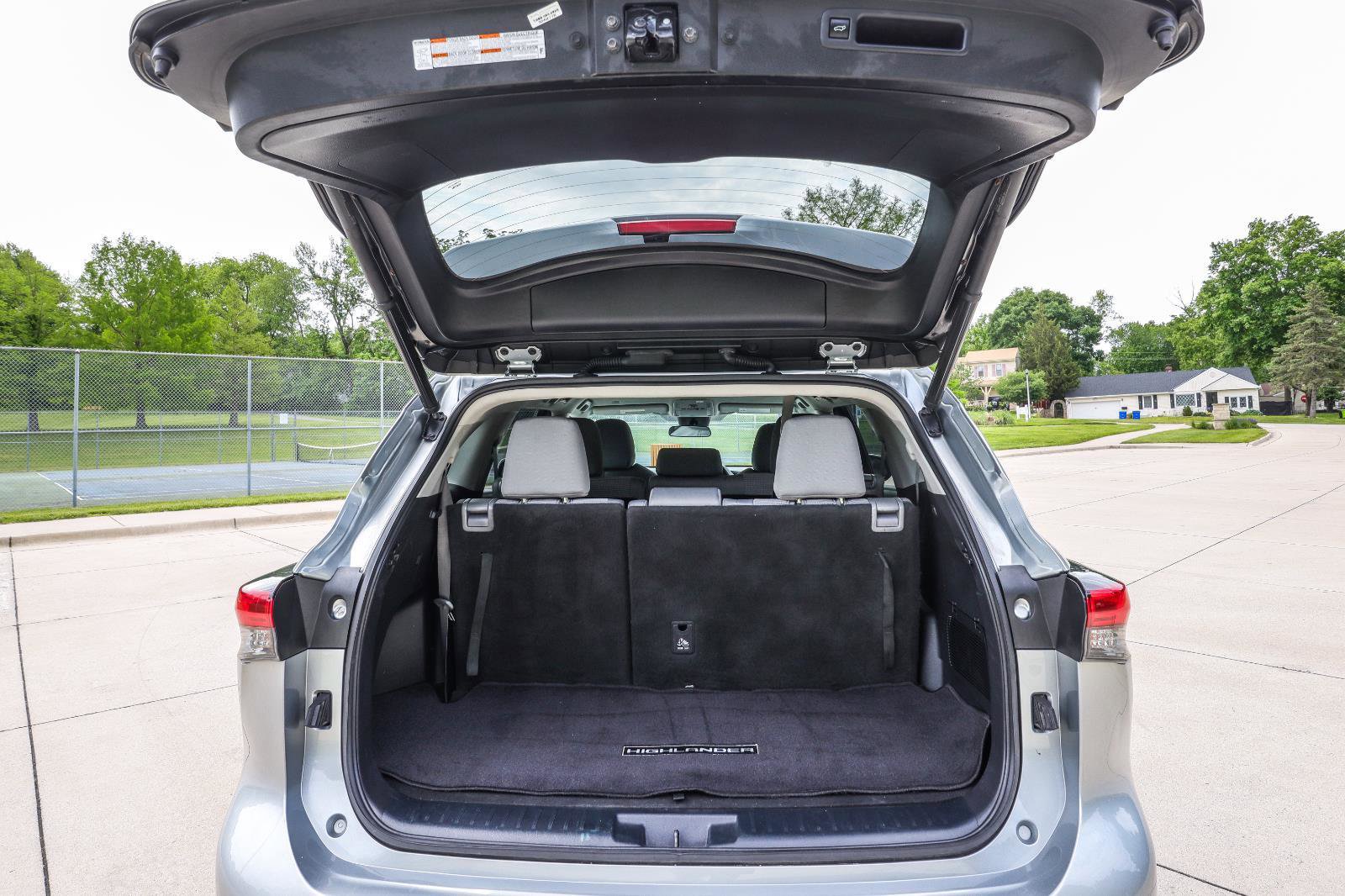 Used 2022 Toyota Highlander LE AWD/4WD image 20