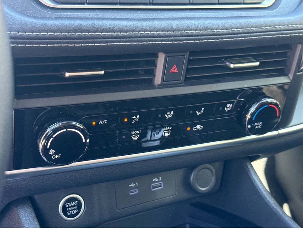 Used 2023 Nissan Rogue S image 32