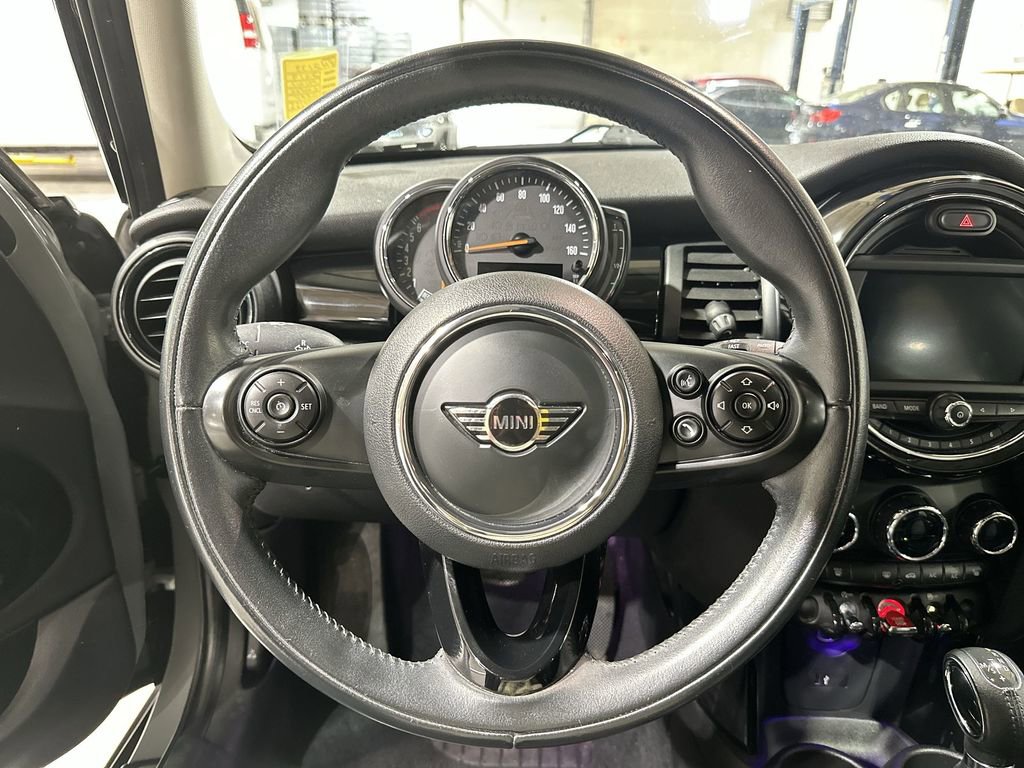 Used 2019 MINI Cooper 4-Door Hardtop image 11