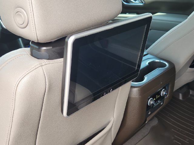 Used 2021 Chevrolet Suburban LT RWD image 32