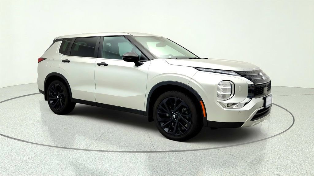 Used 2022 Mitsubishi Outlander SE AWD/4WD image 3