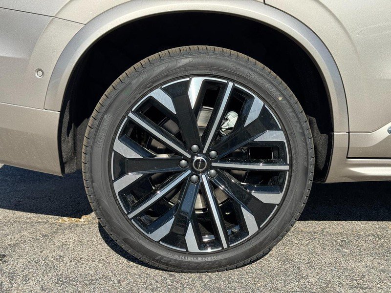 New 2026 Volvo XC90 T8 Plus w/ Protection Package Premier AWD/4WD image 4