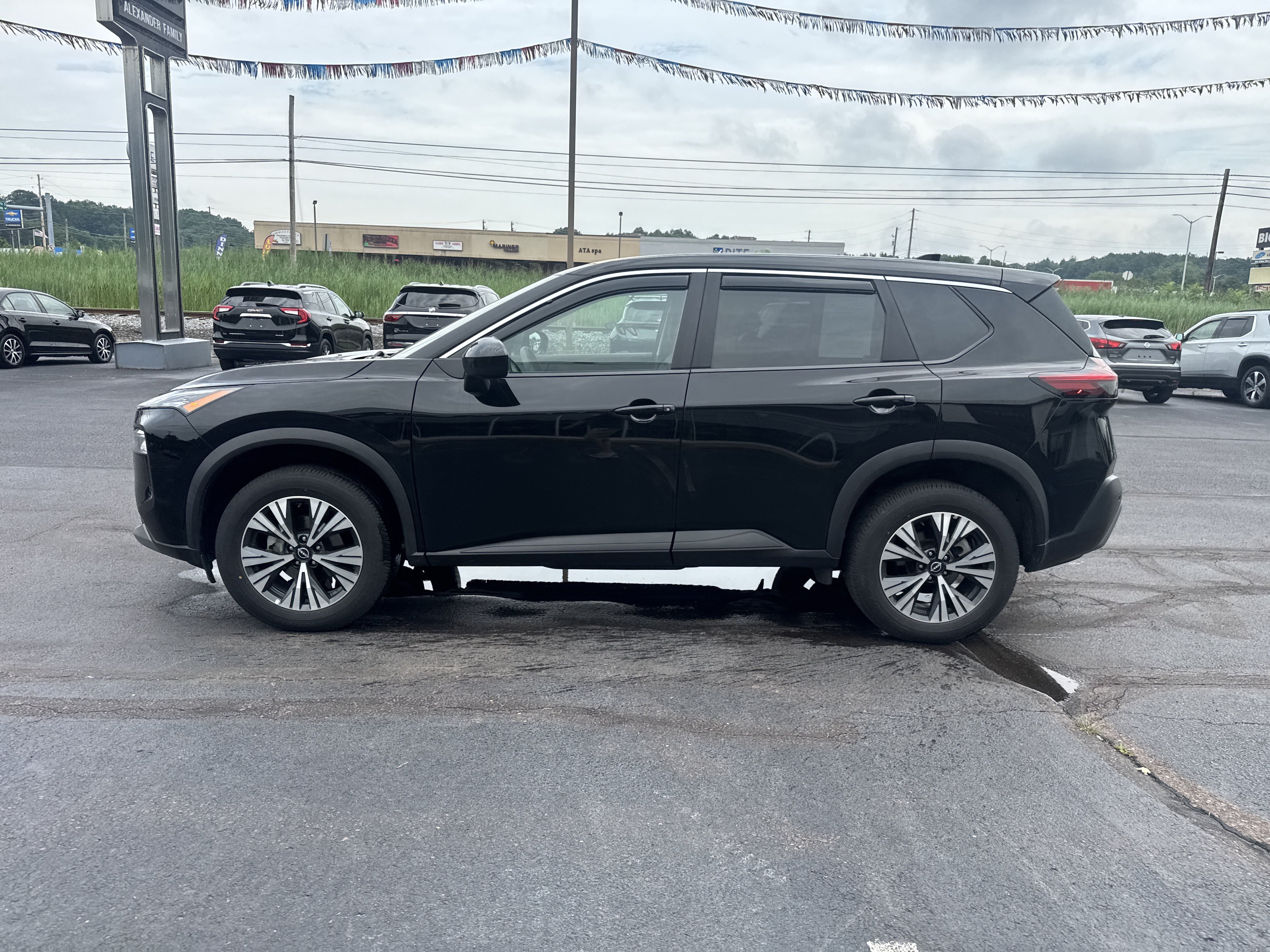Used 2023 Nissan Rogue SV AWD/4WD image 7