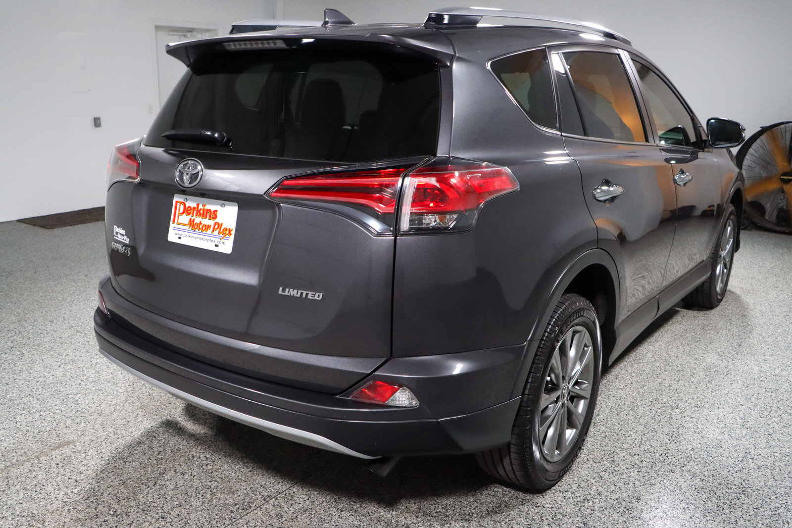 Used 2018 Toyota RAV4 Limited FWD image 7