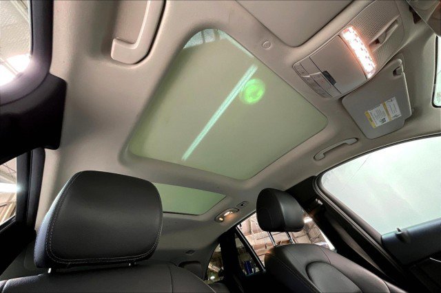 Used 2021 Mercedes-Benz GLC 300 4MATIC w/ Premium Package image 20