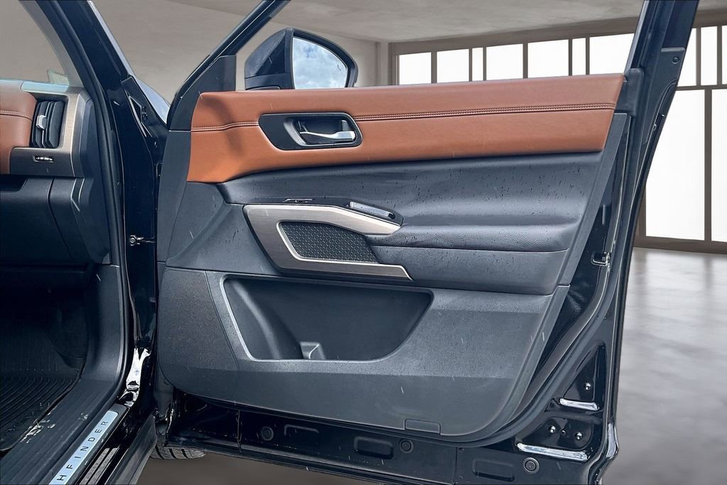 Used 2024 Nissan Pathfinder Platinum w/ Cargo Package image 28