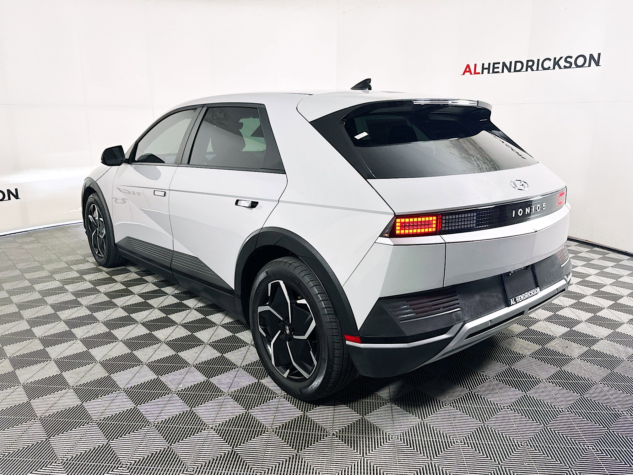 Used 2024 Hyundai Ioniq 5 SE image 5