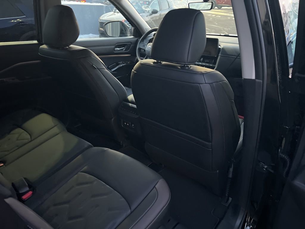 New 2026 Nissan Pathfinder Platinum image 40