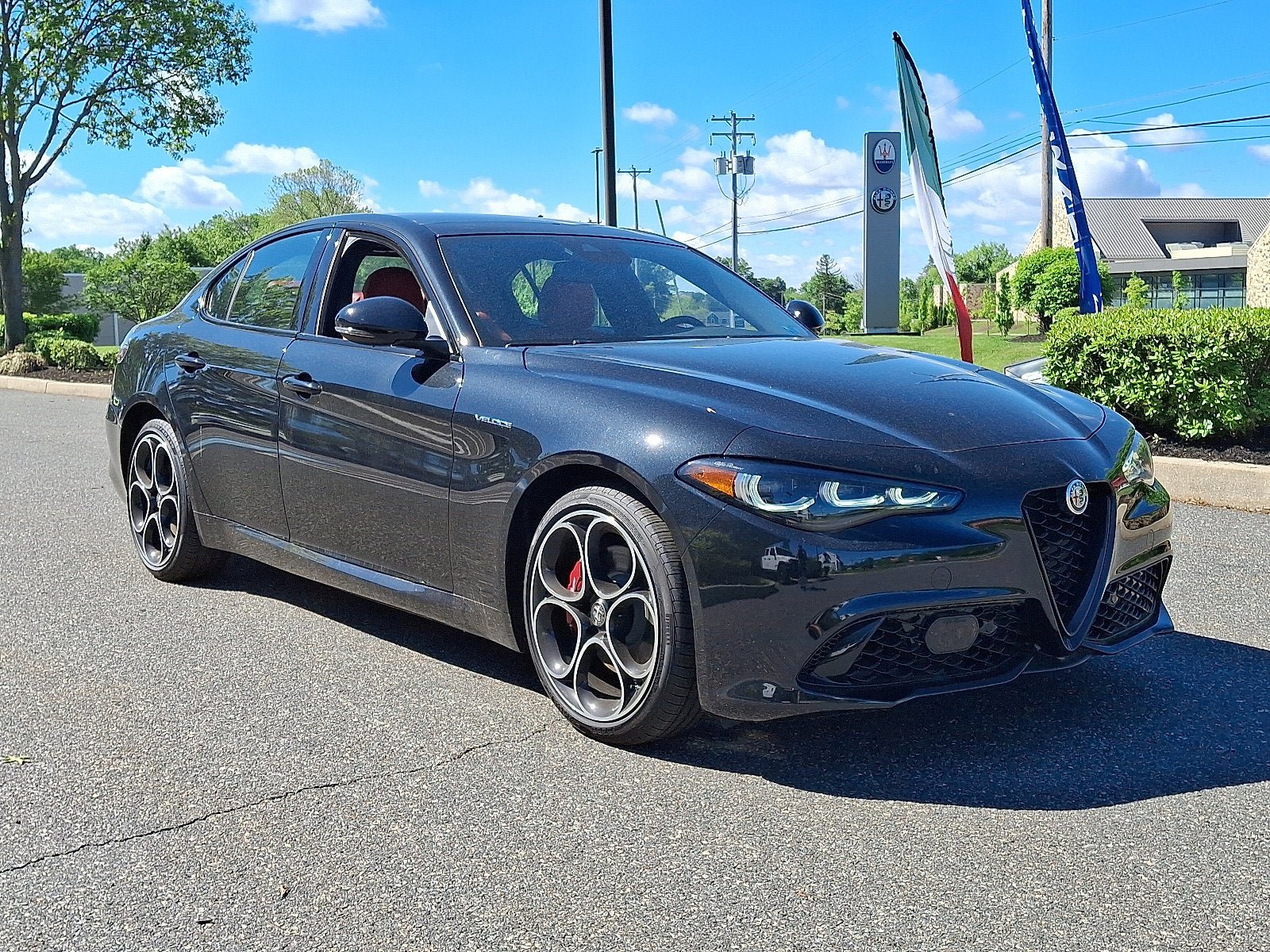 Used 2024 Alfa Romeo Giulia Veloce AWD/4WD image 2