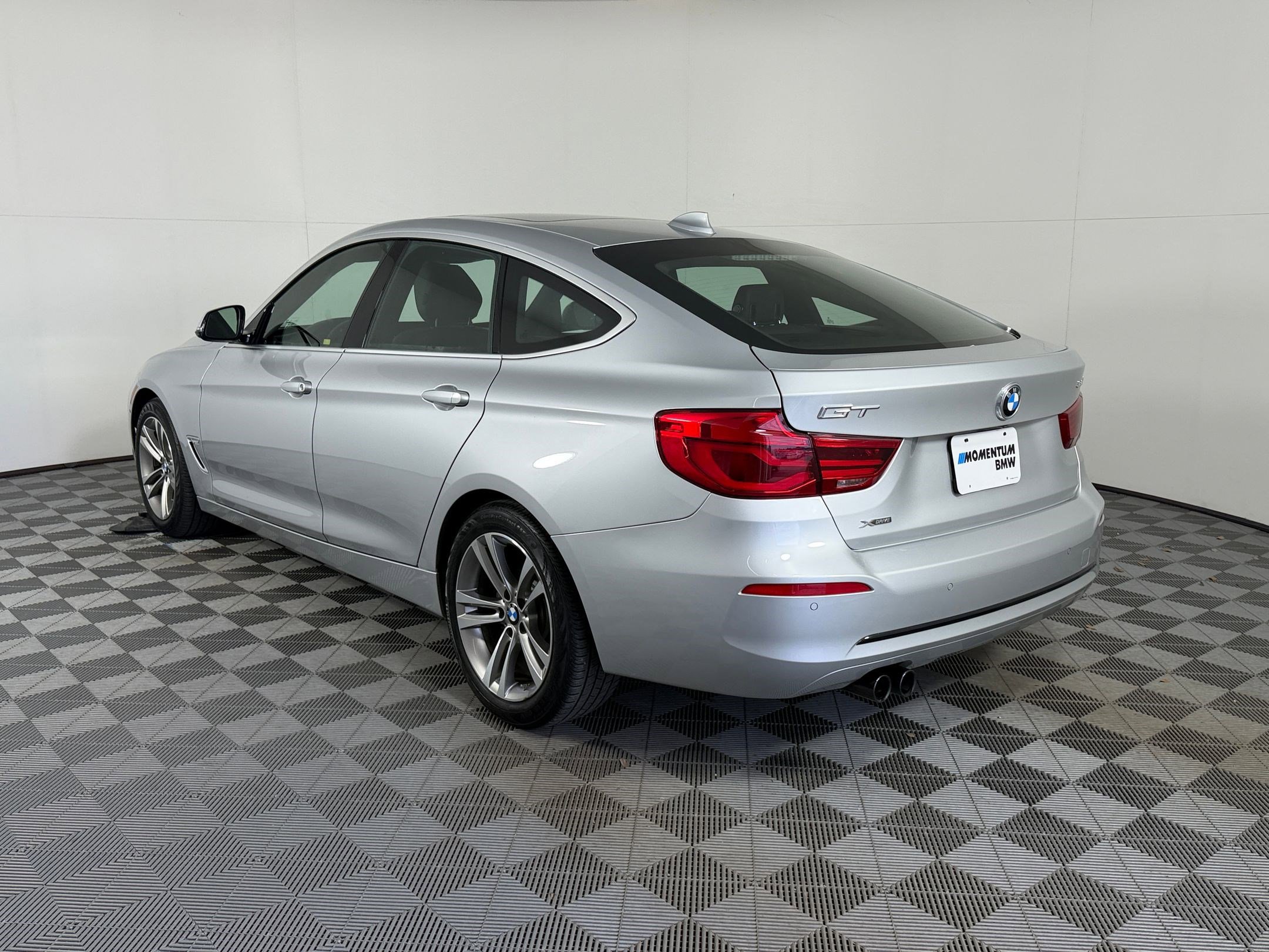 Used 2017 BMW 330i Gran Turismo xDrive AWD/4WD image 3