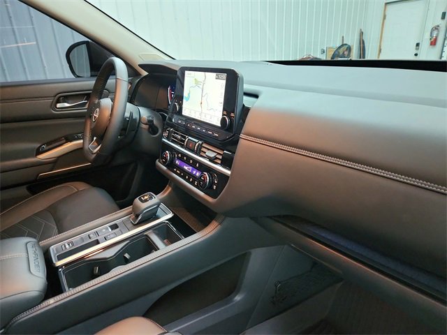 Used 2024 Nissan Pathfinder Platinum w/ Cargo Package image 39