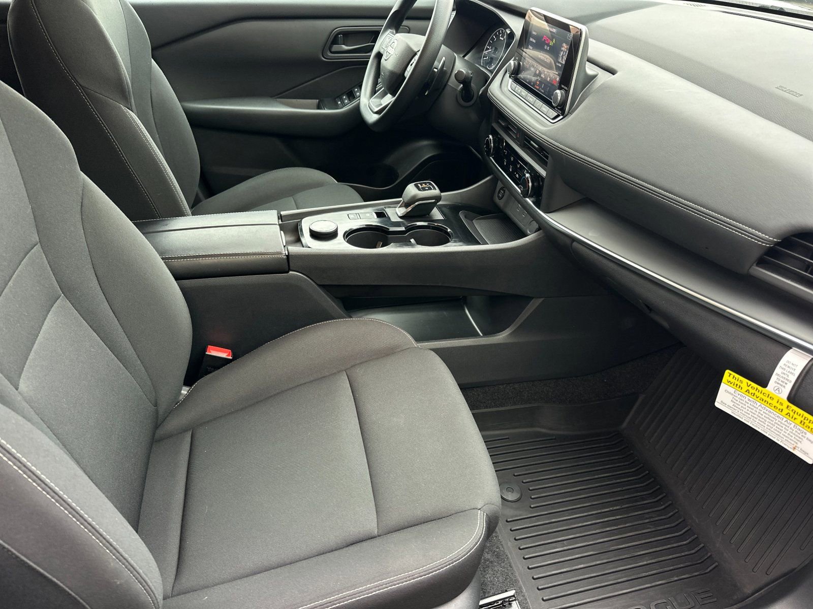 Used 2025 Nissan Rogue S image 15