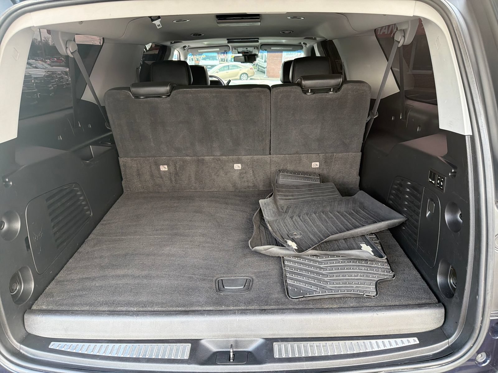 Used 2020 Chevrolet Suburban Premier AWD/4WD image 25