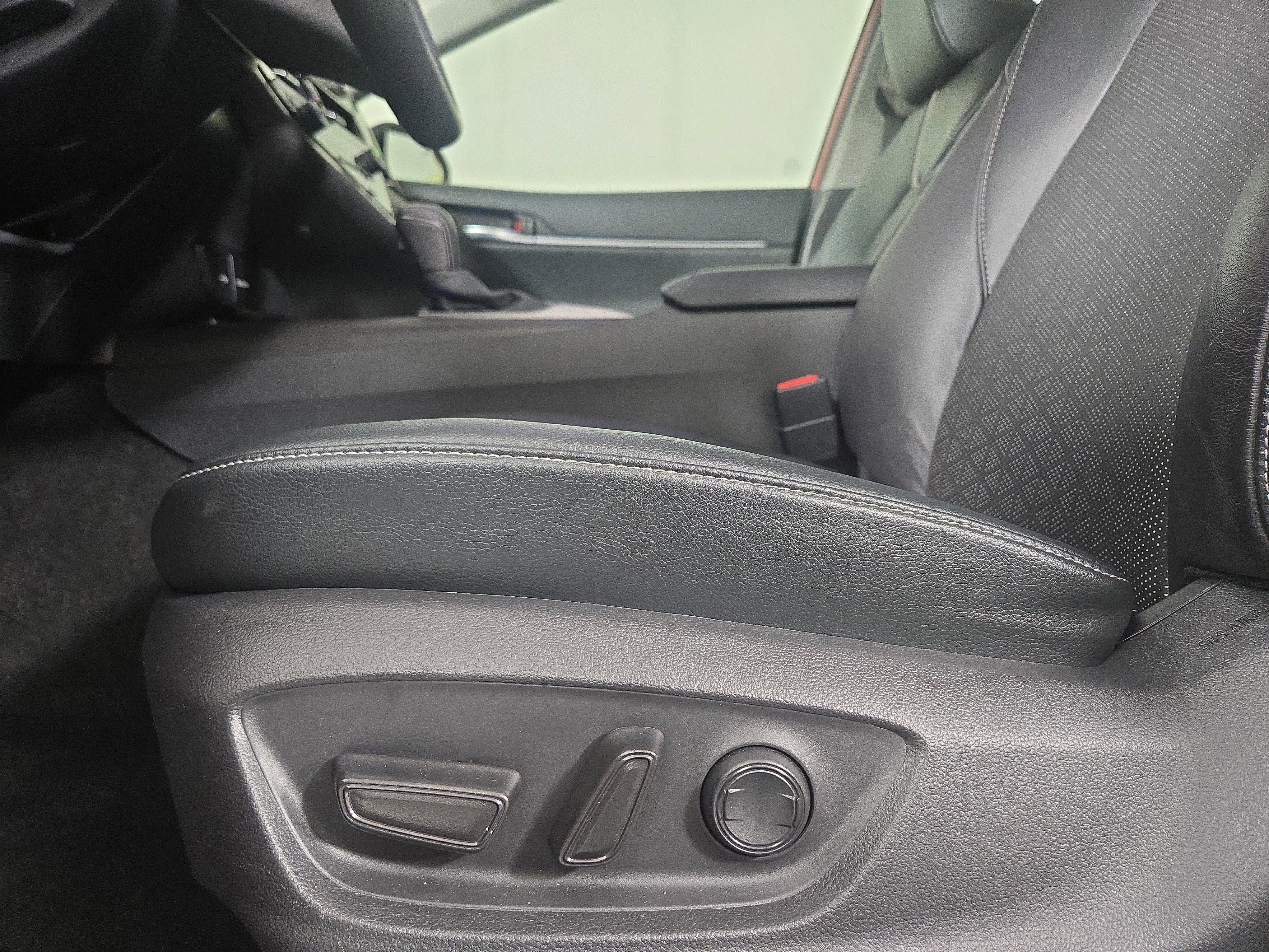 Used 2022 Toyota Camry XSE image 32