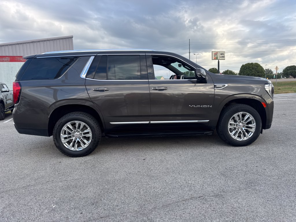 Used 2021 GMC Yukon SLT w/ SLT Premium Package AWD/4WD image 8