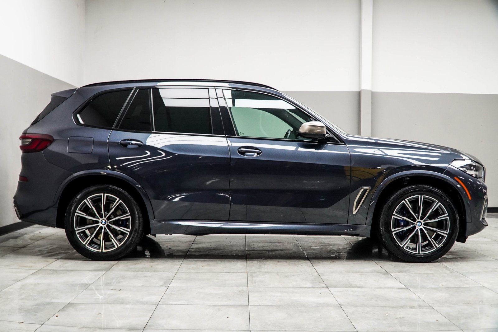 Used 2022 BMW X5 M50i w/ Premium Package AWD/4WD image 6