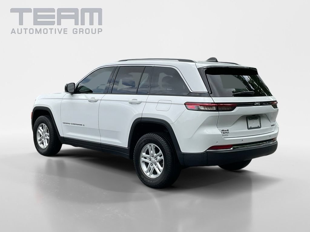 Used 2023 Jeep Grand Cherokee Laredo AWD/4WD image 5