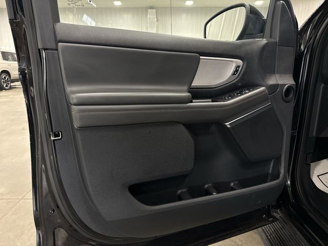Used 2025 Ford Expedition Active AWD/4WD image 24