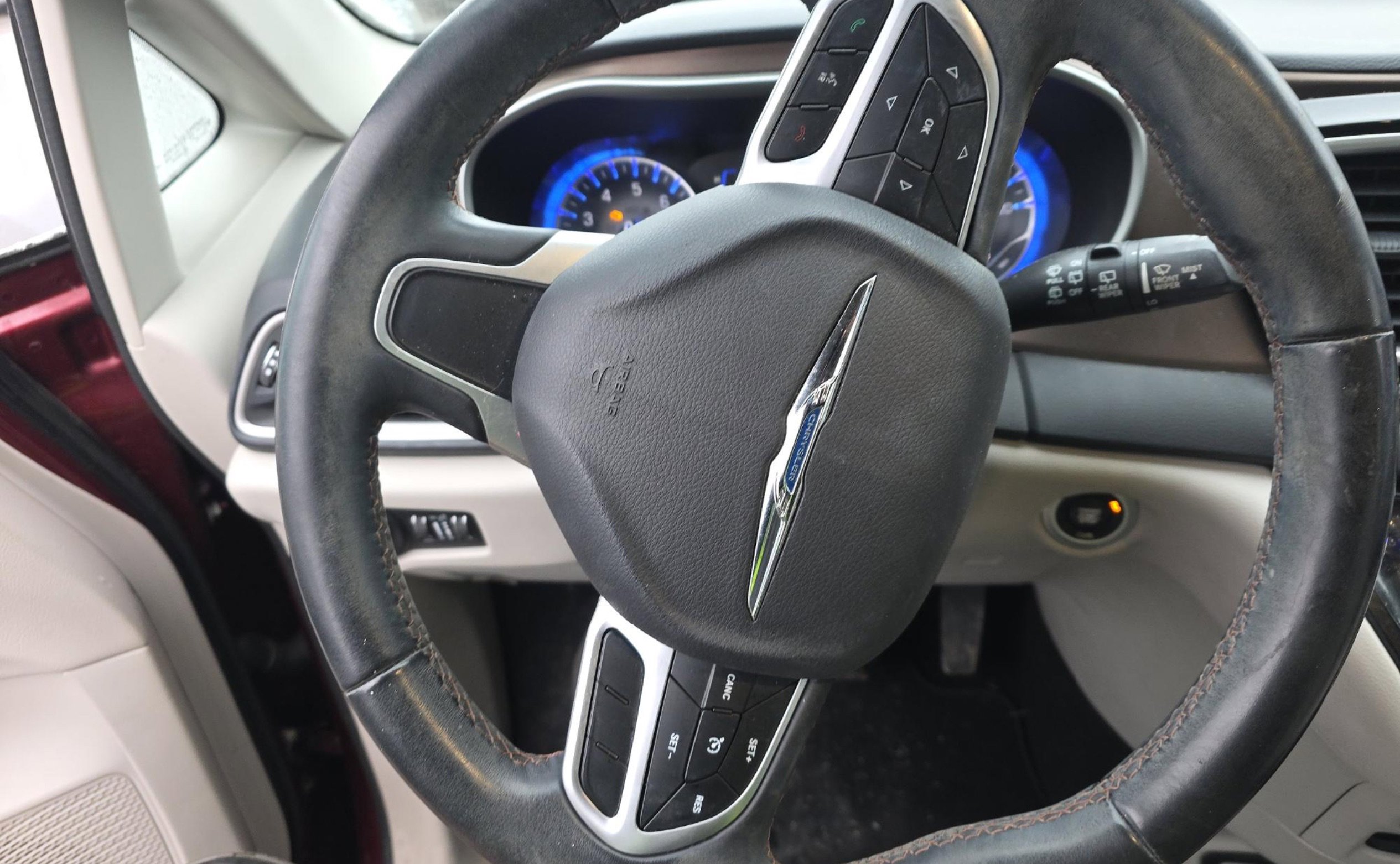 Used 2018 Chrysler Pacifica Touring-L w/ Premium Audio Group FWD image 6