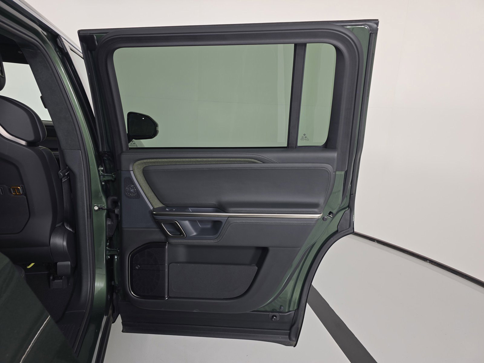 Used 2024 Rivian R1S Adventure image 19