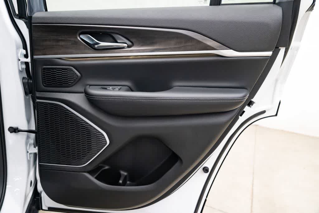 New 2026 Jeep Grand Cherokee Limited AWD/4WD image 31