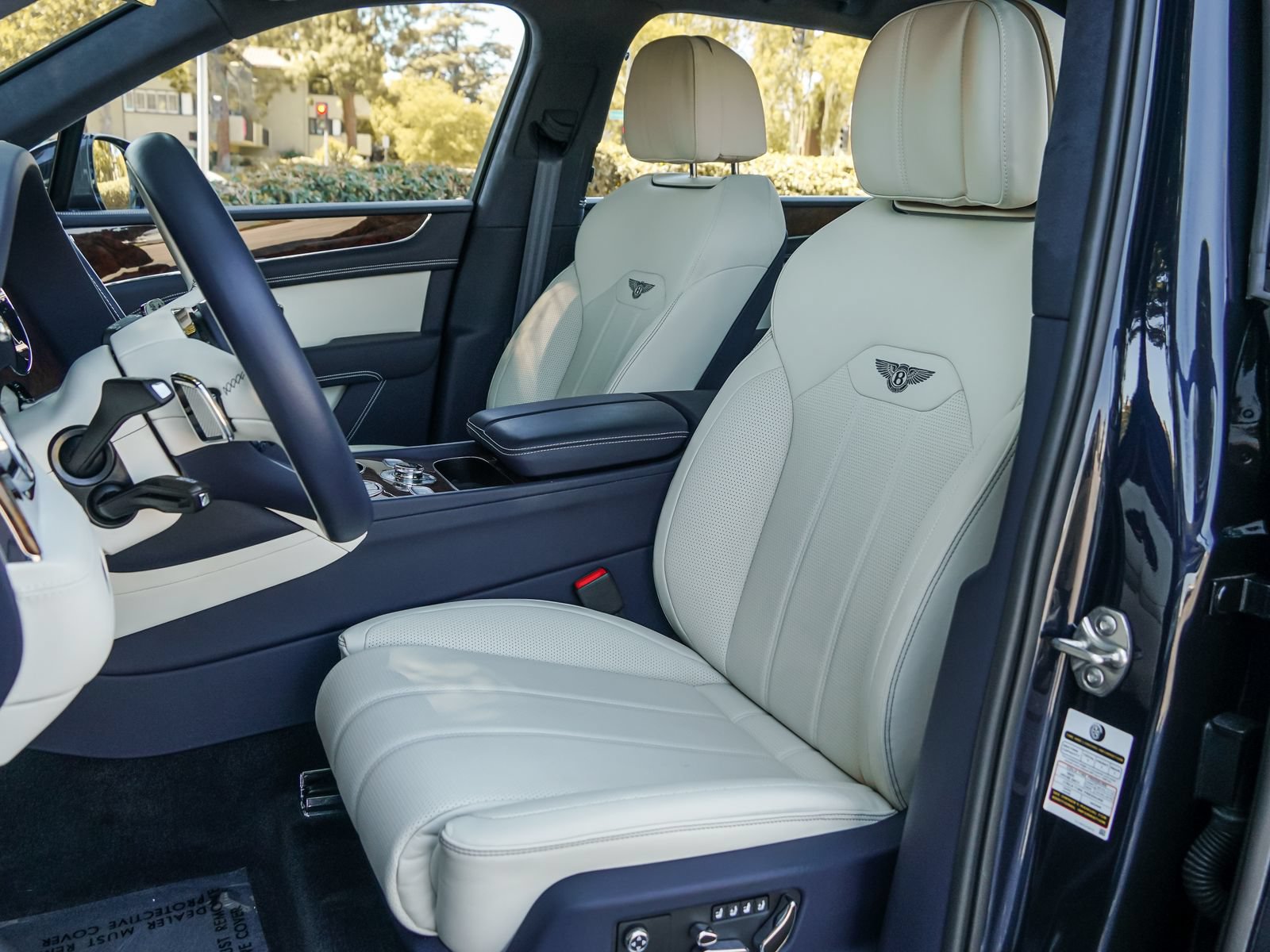 Used 2024 Bentley Bentayga AWD/4WD image 18