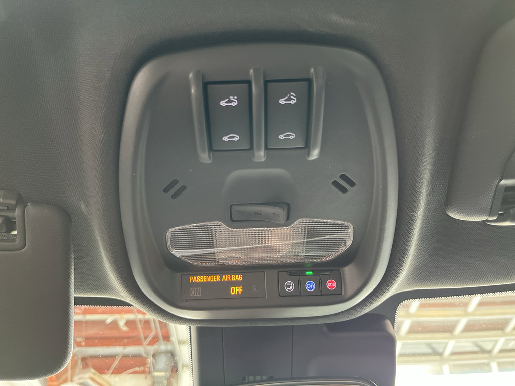 Used 2024 Chevrolet Trax RS w/ Sunroof Package FWD image 21