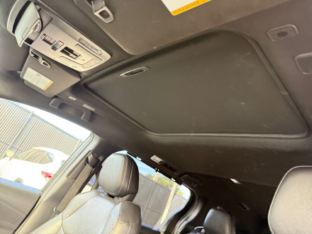 Used 2025 Toyota Sienna Platinum AWD/4WD image 33